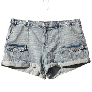 Time and Tru Light Wash Cargo Cotton Jean Shorts